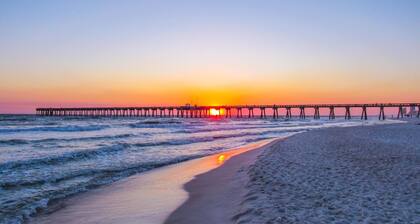 Fully Renovated1 min to the beach
Family friendly 2 bedroom, 5mins to peir park