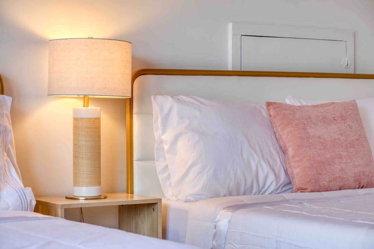 3 slaapkamers, een strijkplank/strijkijzer, reisbedje, gratis wifi