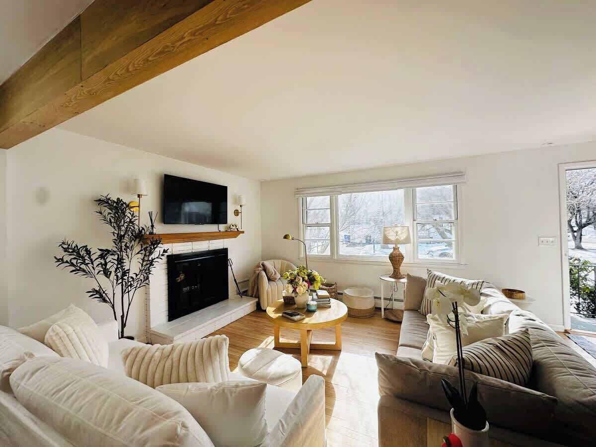 TV, fireplace, offices