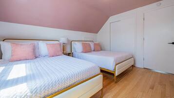 3 chambres, fer et planche à repasser, lit parapluie, Wi-Fi gratuit