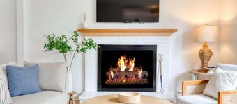 Cozy Cottage with Fire Pit, near Beach, 1 mile to NYC train