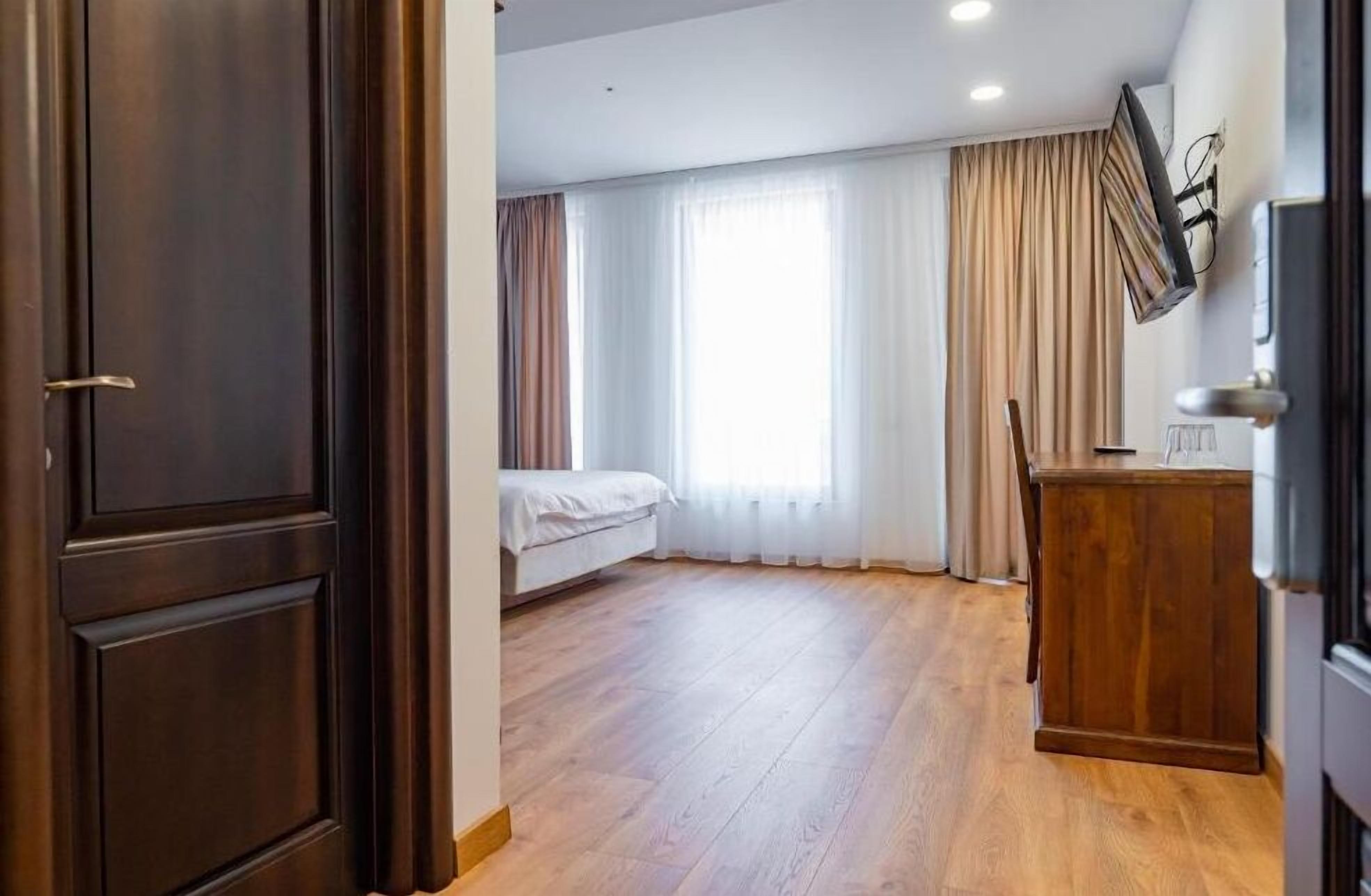 1 室のベッドルーム、デスク、WiFi、ベッドシーツ