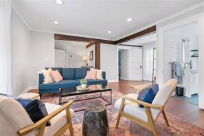 Smart TV, books, offices - 2 BR retreat in the heart of historic Gordonsville -Walkable to many attractions (Gordonsville)