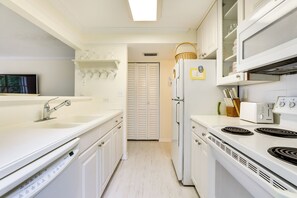 Refrigerador, microondas, parrilla de estufa y lavavajillas 