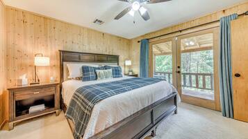 3 bedrooms, desk, internet, bed sheets