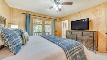 3 bedrooms, desk, internet, bed sheets