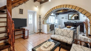 Unclassified image, 2 of 16, button - Aroni Cretan comfortable house  (Chania)