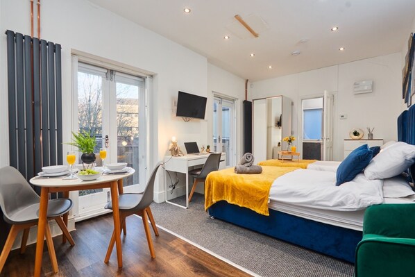 1 bedroom, desk, iron/ironing board, WiFi