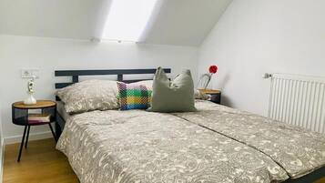 2 Schlafzimmer, Reisekinderbett, WLAN, Bettwäsche