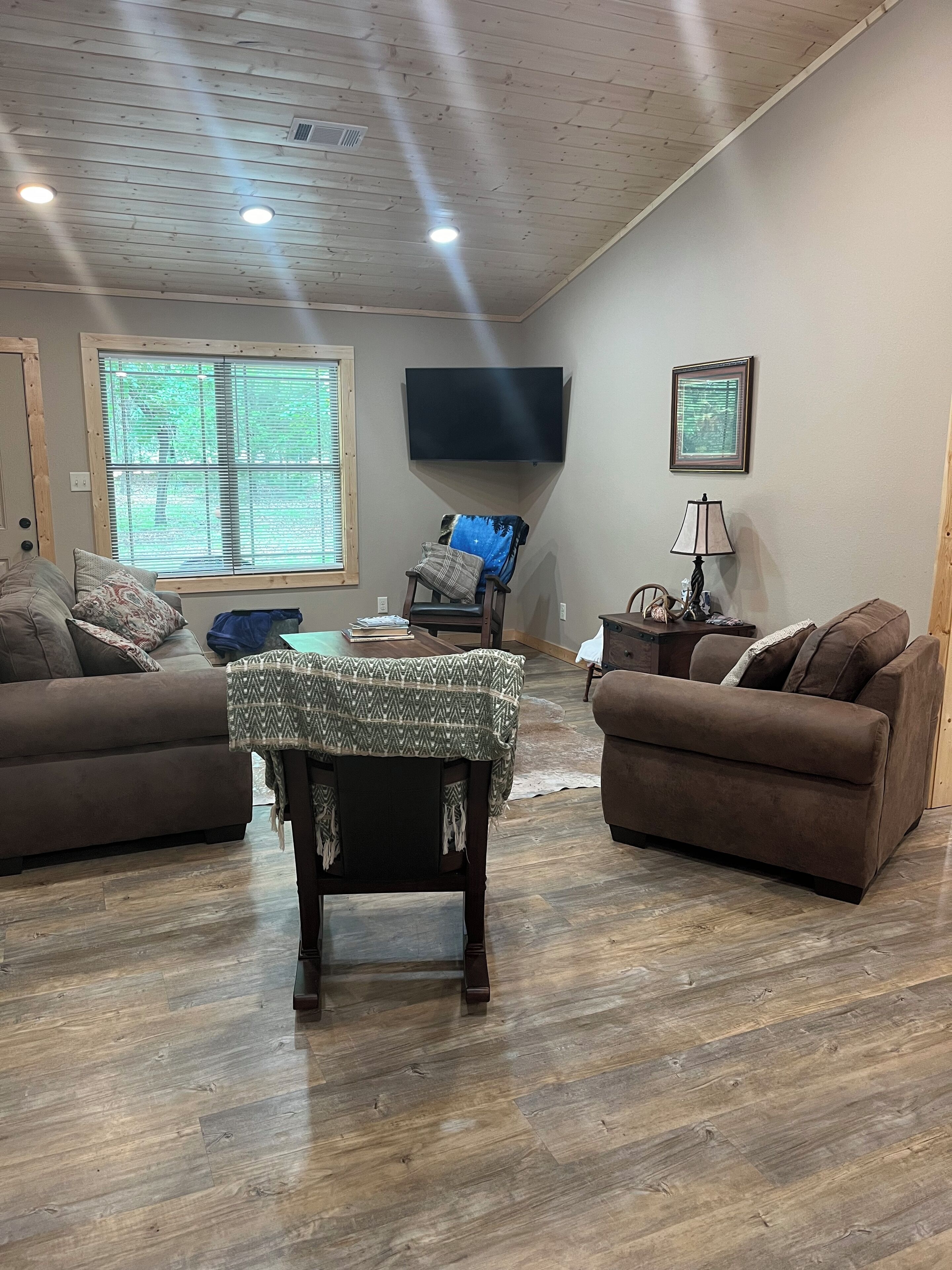 New Cabin On Private Lake With Hot Tub, Gas Grill, Fire Pit & Swings - Greenleaf Lake, OK