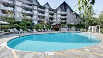 Piscine extérieure, piscine chauffée