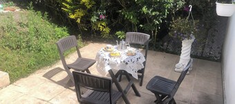 located in the countryside just 8 kmt from the city and views of the mountains