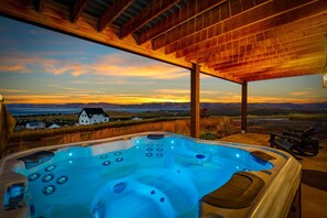 Terrace/patio - Hot Tub! Arcade Games! Views! Ideal Beach! Hillside Retreat! (Garden City)