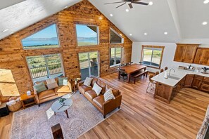 Smart TV, fireplace - The Barefoot Beaver Lodge | Hot Tub, Ideal Beach, Golf, Arcade, Lake Views! (Garden City)