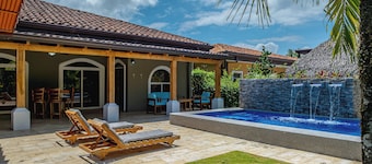 Casa 47 Private Tropical Pool Retreat- Bejuco