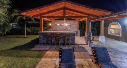 Casa 47 Private Tropical Pool Retreat- Bejuco