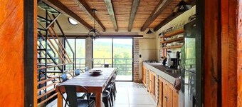 Casa Pájaro, birdwatching in native forest