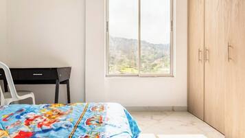 4 bedrooms, WiFi, bed sheets