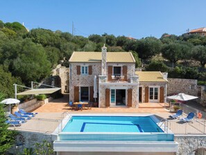 المنشأة من الخارج