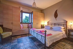 3 bedrooms, iron/ironing board, travel cot, free WiFi