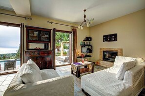 Smart TV, DVD player, stereo