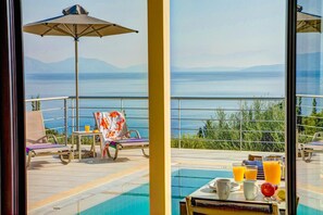Outdoor dining - Attractive Villa, Private Pool, Amazing Sea Views - Walking Distance to Beach & Fiscardo Harbour! (Fiscardo)