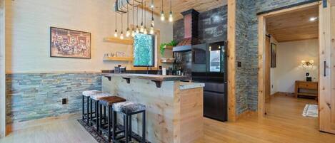 Fridge, oven, stovetop, coffee/tea maker