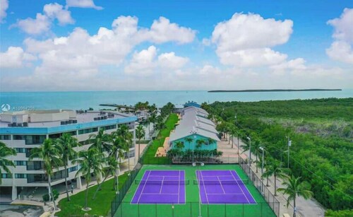 KEY LARGO Lake View Townhome 