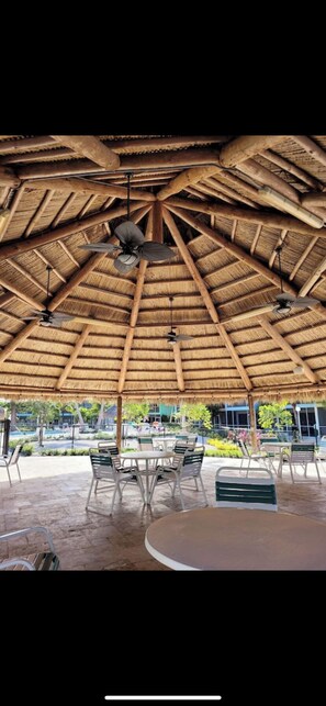 Outdoor dining - KEY LARGO Lake View Townhome (Key Largo)