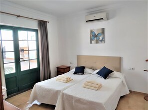 3 soverom, skrivebord, strykejern/-brett og wi-fi