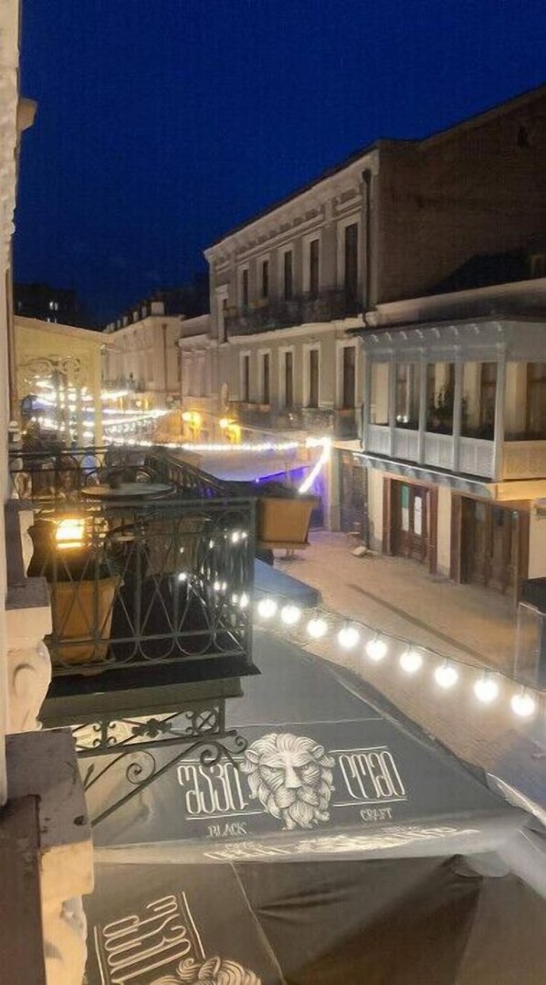 المنطقة المحيطة بالمنشأة