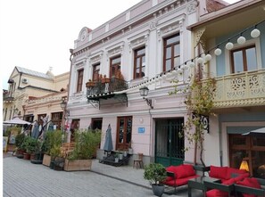 المنشأة من الخارج