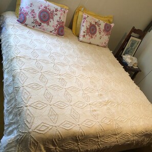 4 bedrooms, WiFi, bed sheets