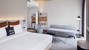 Habitación, 1 cama Queen size, para no fumadores, vista a la ciudad | Ropa de cama de alta calidad y escritorio