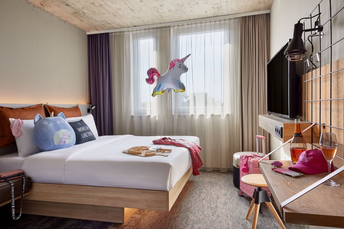 Room, 1 Queen Bed, Non Smoking, City View | Premium bedding, desk, laptop workspace, soundproofing
