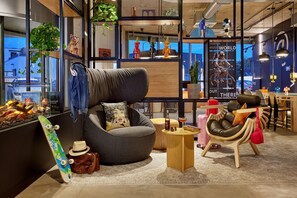 Lobby - Moxy Karlsruhe (Karlsruhe)