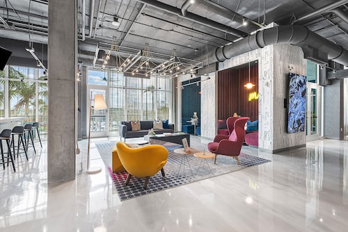 羅德岱堡機場及郵輪港口 Aloft 飯店