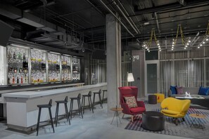 2 bars/lounges
