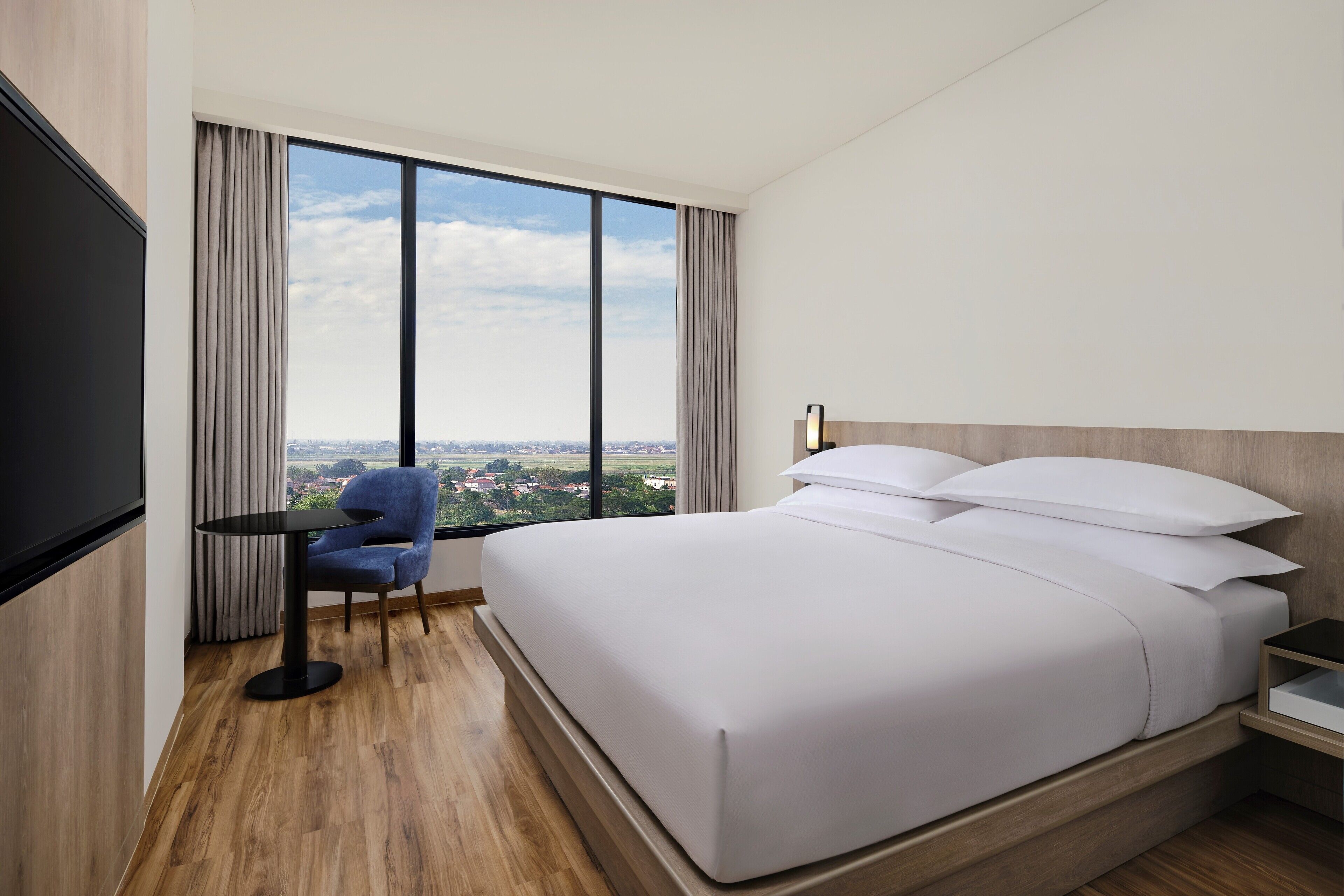 deluxe room, 1 king bed, city view (free airport shuttle) | premium bedding, in-room safe, desk, laptop workspace