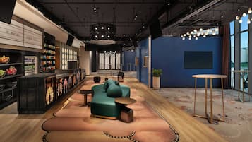 Un área de estar moderna con asientos, un bar y un ventanal con vistas.