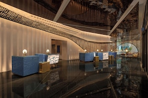 2 bars/lounges, poolside bar