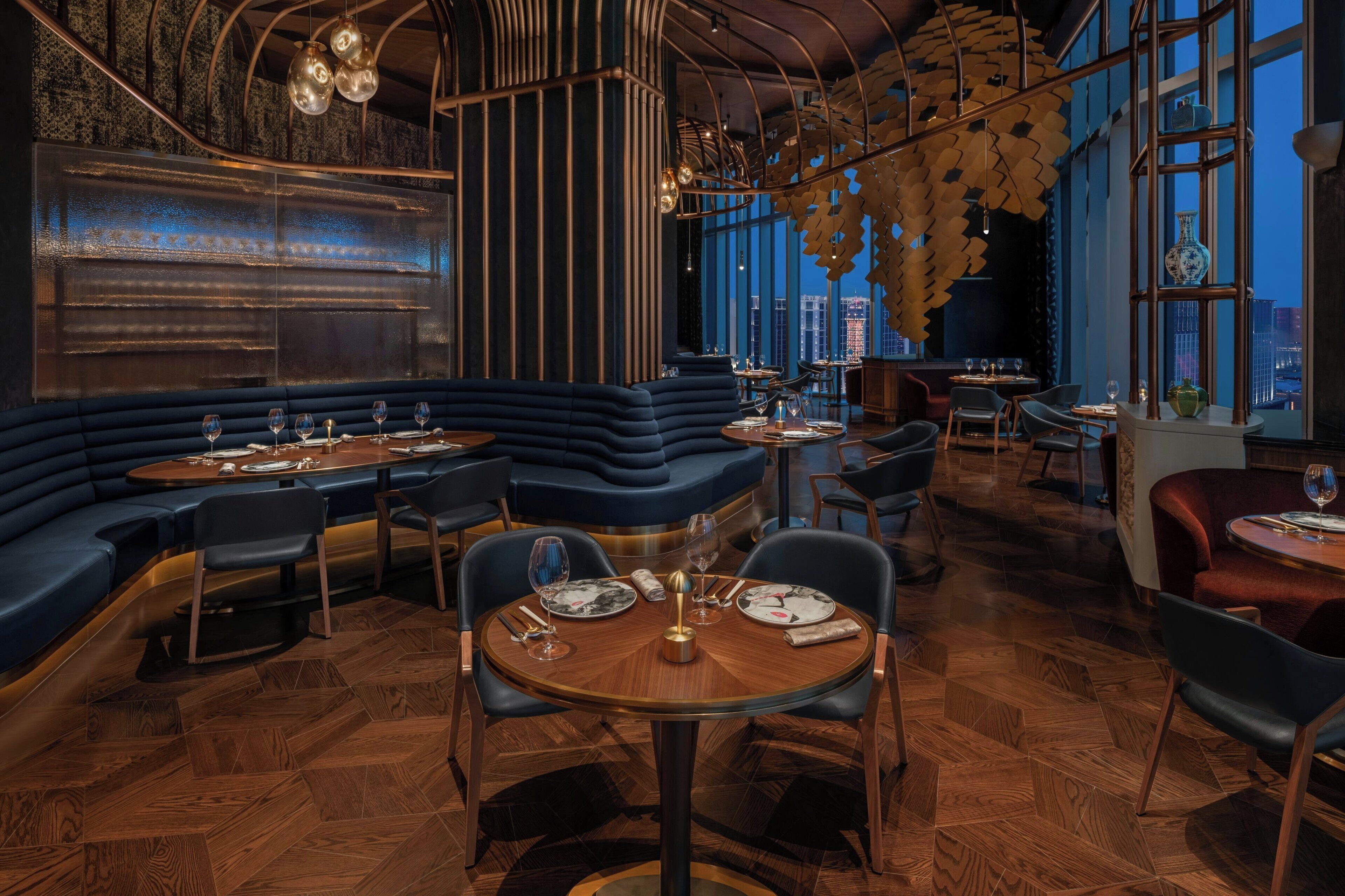 2 restaurants; breakfast, lunch and dinner served 