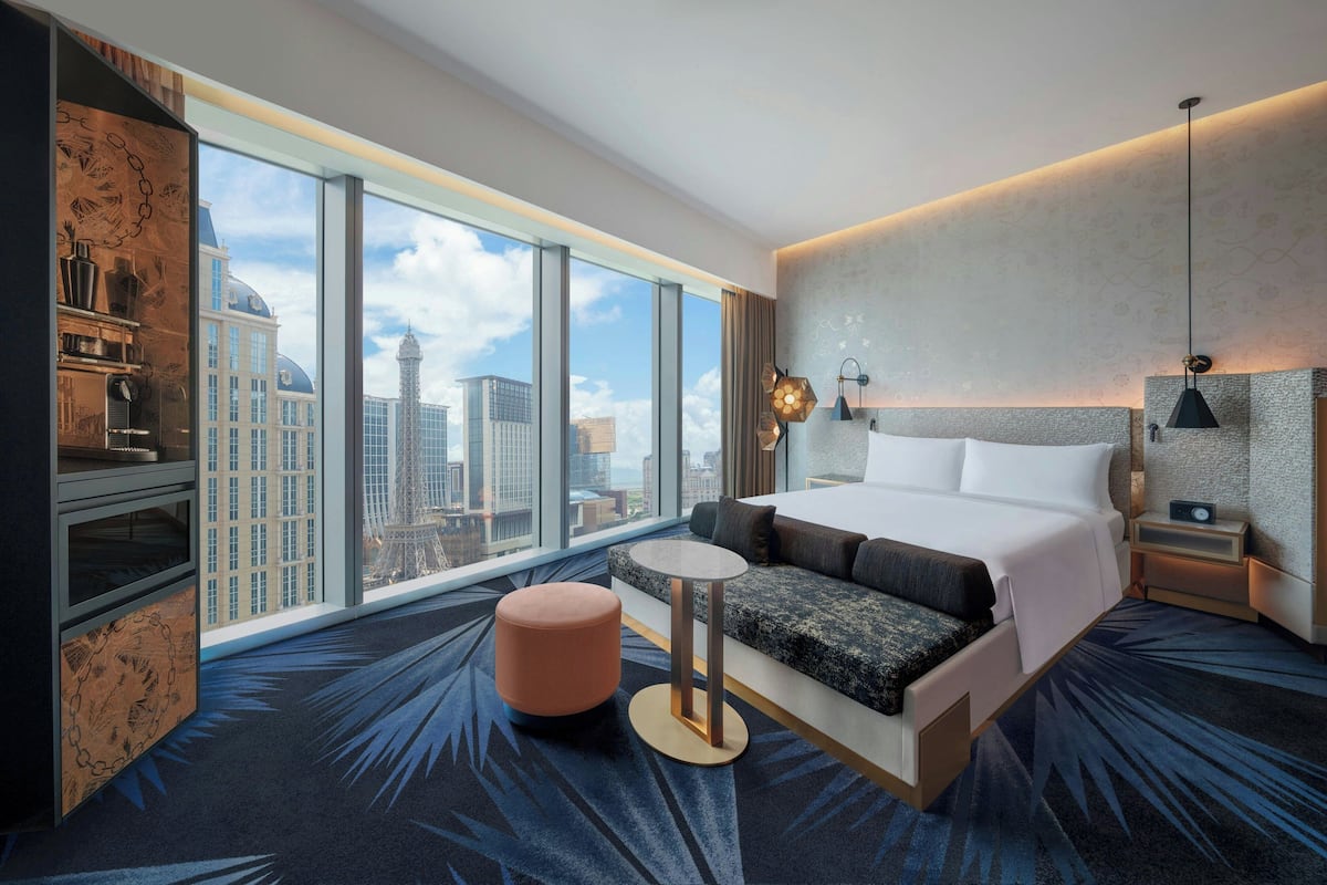 Phòng, 1 giường cỡ king | Minibar, két bảo mật tại phòng, bàn, màn/rèm cản sáng 