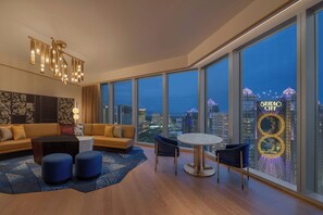 Fantastic Suite, 套房, 1 张特大床 | 客厅 | 65-英寸液晶电视（配备有线频道）