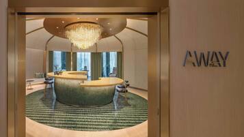 Salas de tratamiento para parejas, un sauna, baño turco