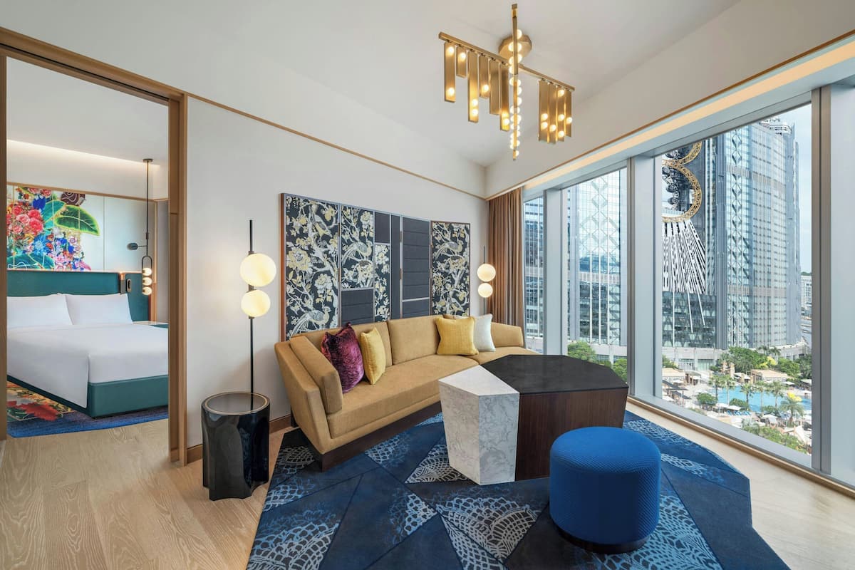 Studio Suite Junior, 1 phòng ngủ | Minibar, két bảo mật tại phòng, bàn, màn/rèm cản sáng 