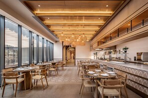 4 restaurants servant le petit déjeuner