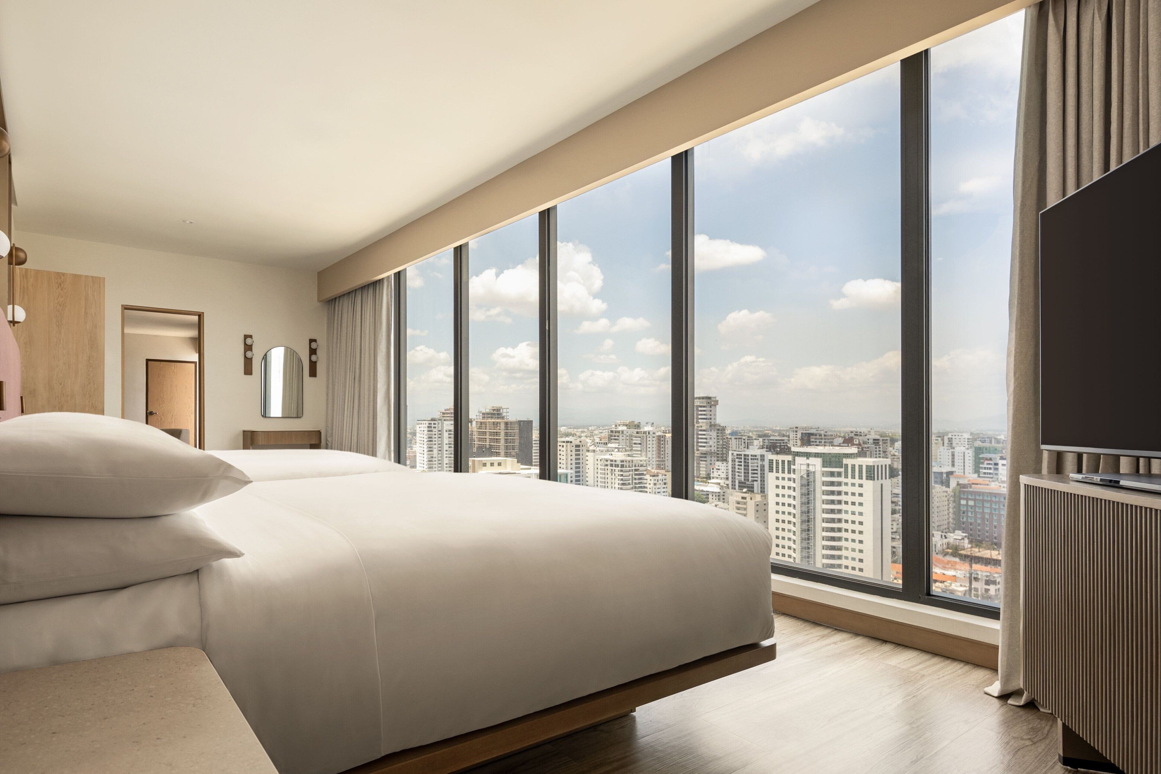 เตารีด/โต๊ะรีดผ้า, เปล/เตียงเด็กอ่อน (ฟรี), เตียงเสริม (ฟรี), Wi-Fi ฟรี