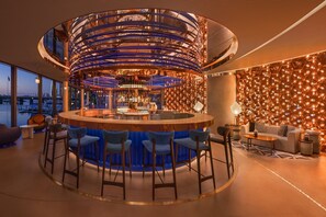 4 bars/lounges, poolside bar - W Sydney (Sydney)