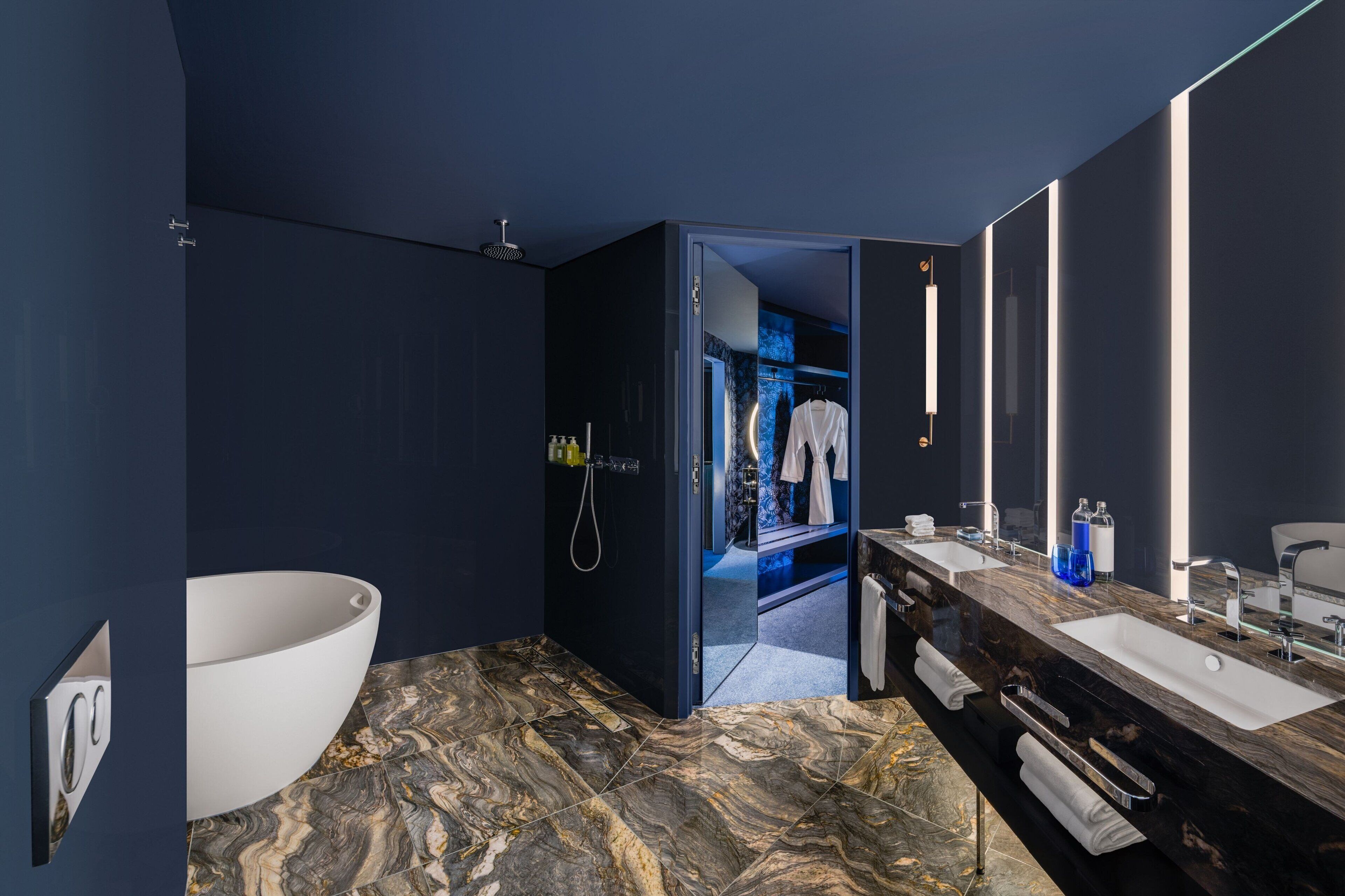 Suíte, 1 quarto (Penthouse) | Banheiro | Banheira e chuveiro separados, banheira de imersão